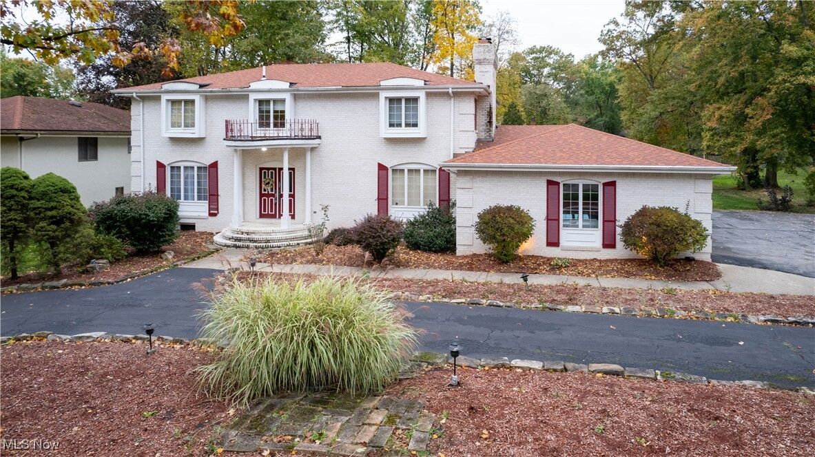 Property Photo:  5594 Engleton Lane  OH 44420