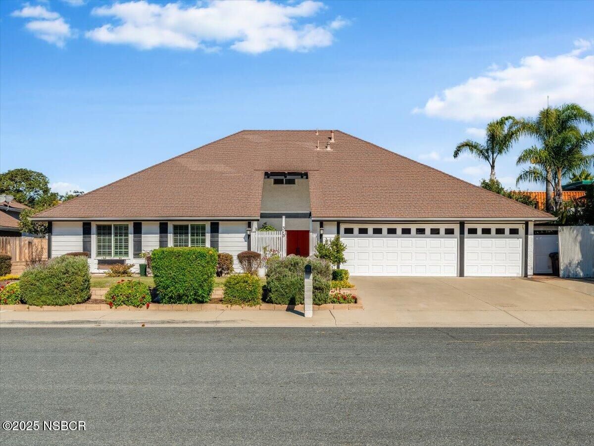 Property Photo:  315 Larkspur Drive  CA 93455