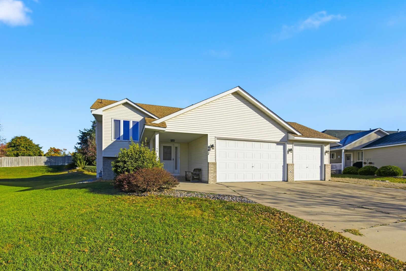 Property Photo:  407 Buffalo Run Road  MN 55313