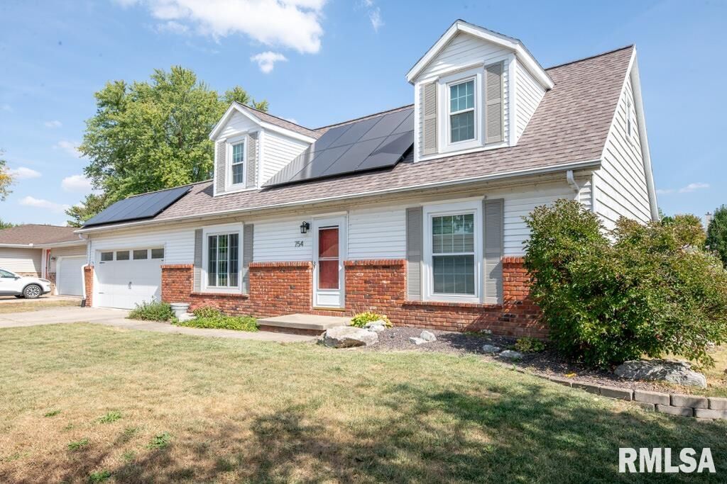 Property Photo:  754 Taylor Street  IL 61550