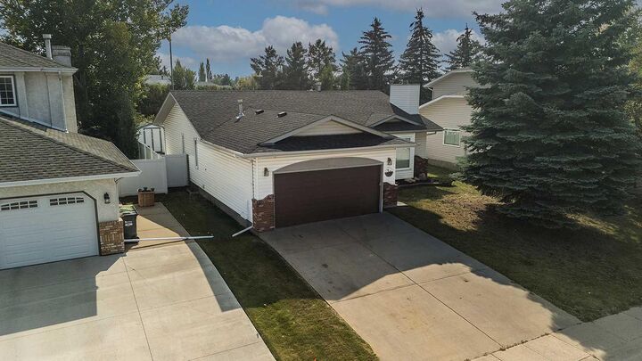 39 Denison Crescent  Red Deer AB T4R 2E9 photo
