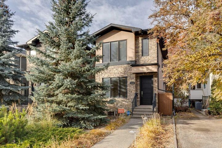 Property Photo:  2413 36 Street SW  AB T3E 2Z6