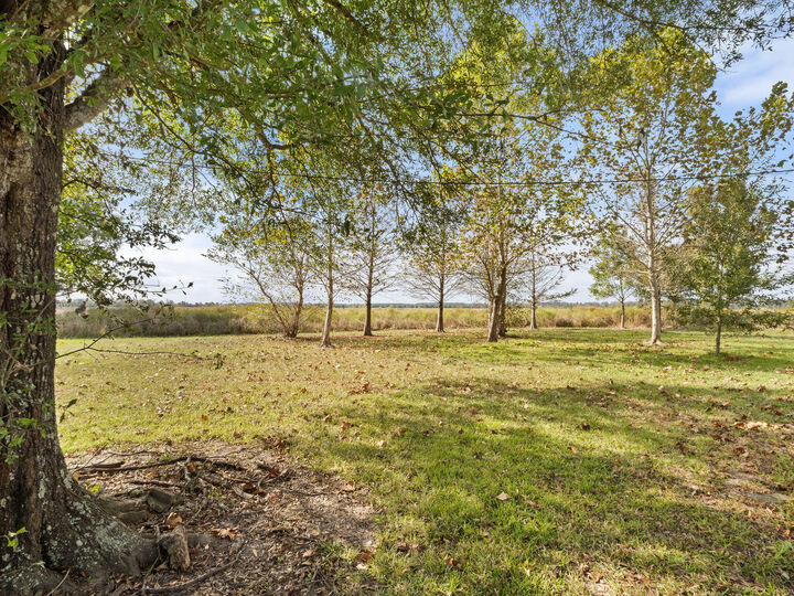 Property Photo: 3425 Walker Rd LA 70658