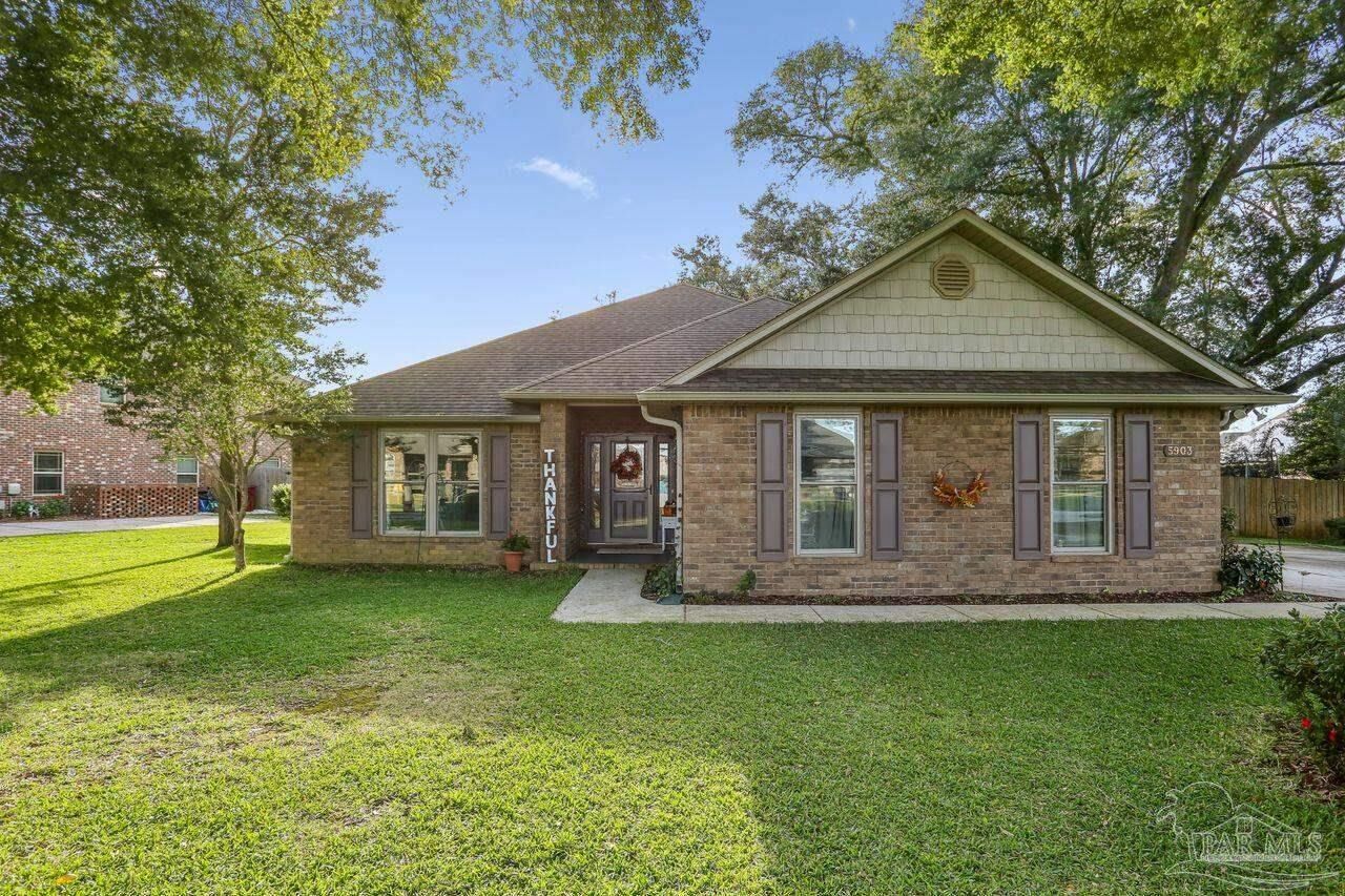 Property Photo:  5903 Dun Barton Ct  FL 32571