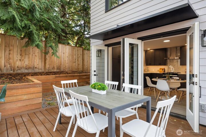 Property Photo:  13724  22nd Avenue NE  WA 98125 