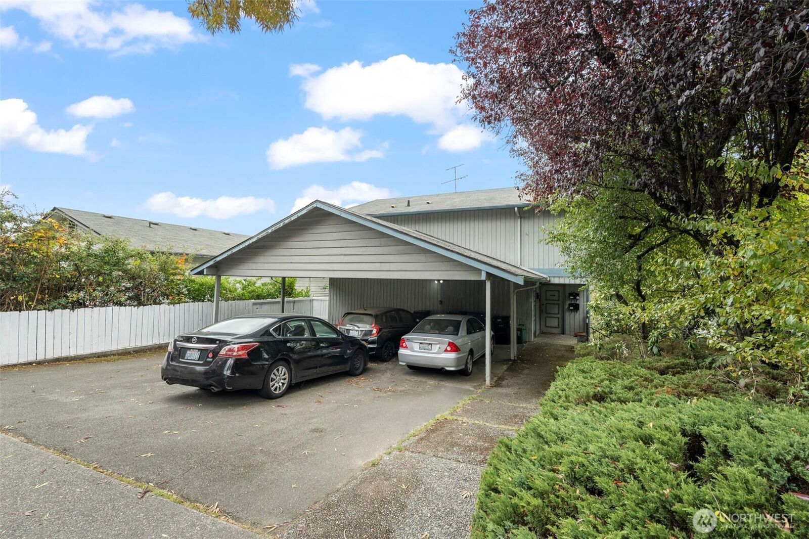 Property Photo:  13215  35th Avenue NE  WA 98125