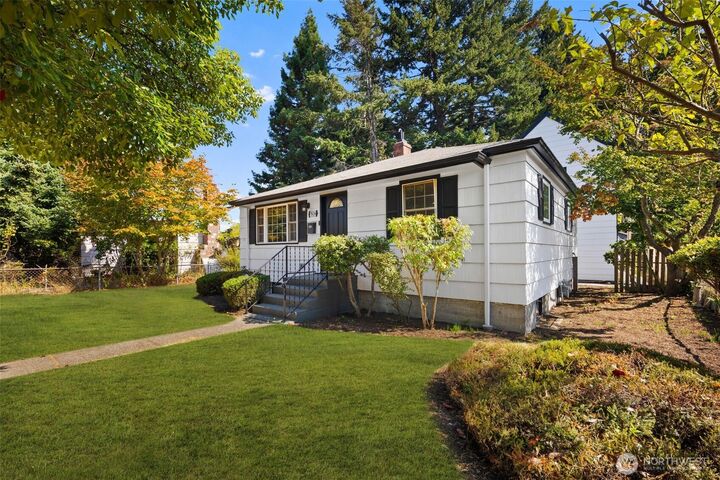 Property Photo:  3624  48th Avenue SW  WA 98116