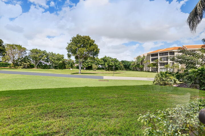 Property Photo:  7535 La Paz Boulevard 105  FL 33433