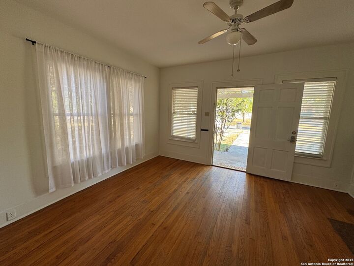 Property Photo: 2014 W Mulberry Ave TX 78201