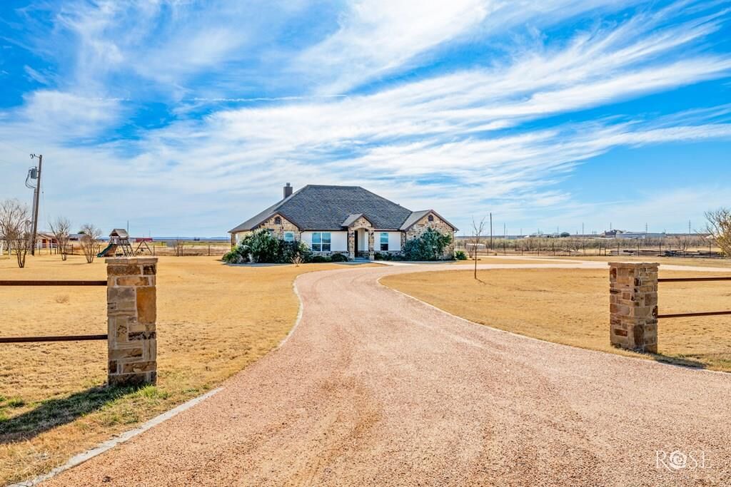 Property Photo:  705 Ratliff Rd  TX 76904