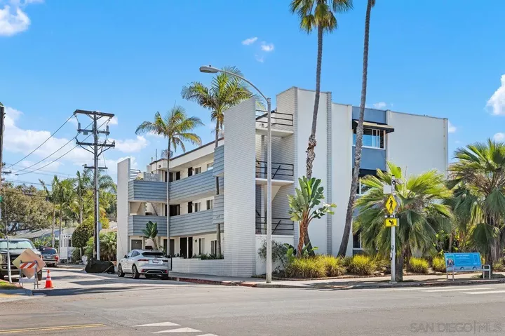 Property Photo:  415 Gravilla Street 26  CA 92037