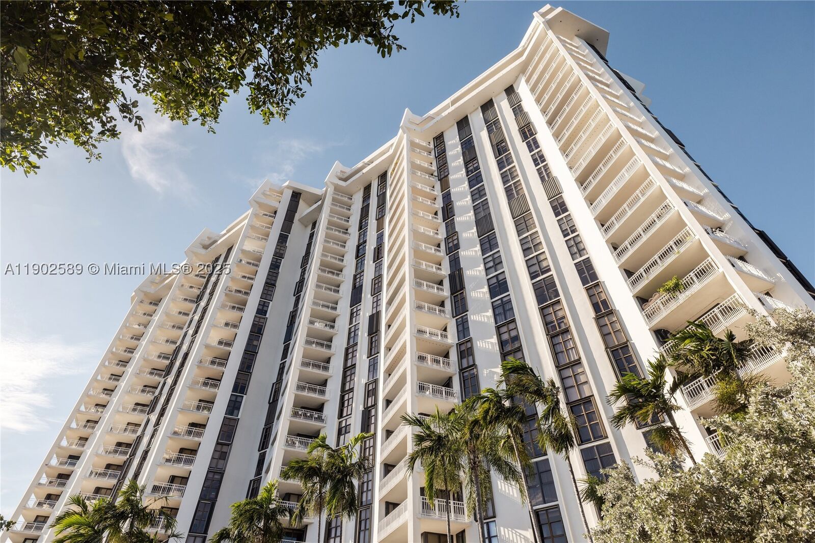 Property Photo:  4000 Towerside Ter 412  FL 33138 