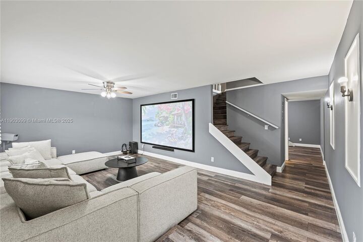 Property Photo:  33 Madrid Ln 4-9  FL 33324