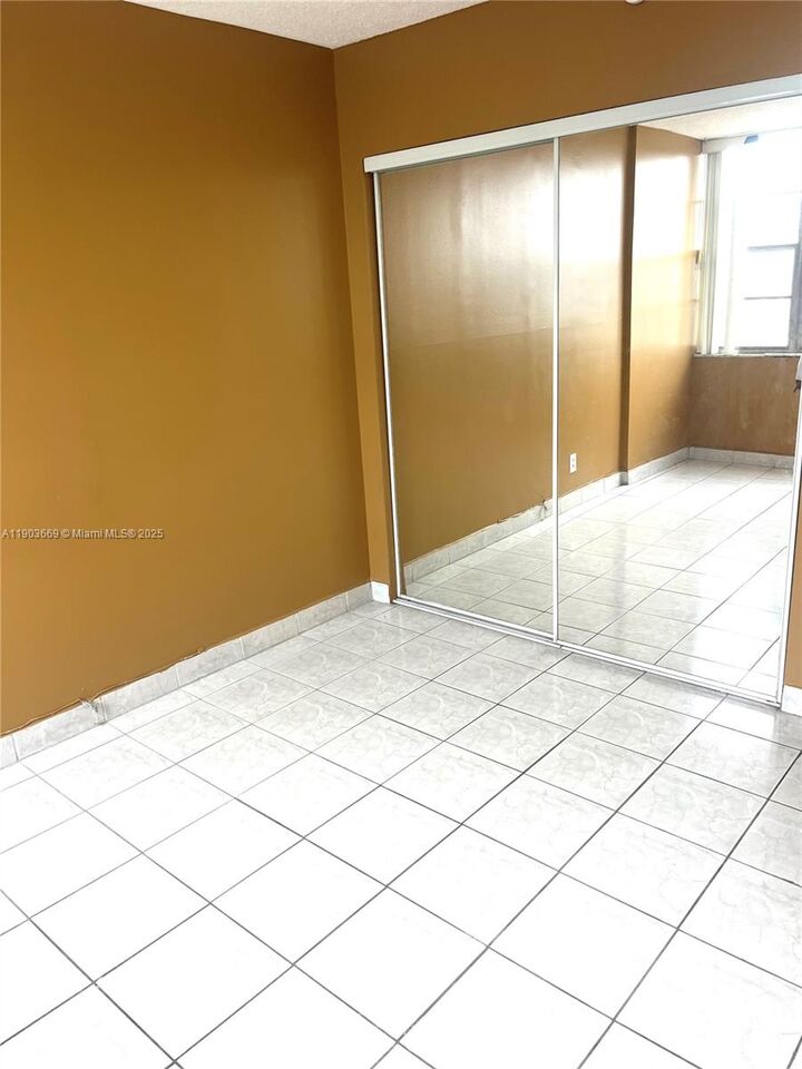 Property Photo:  2025 NE 164th St 508  FL 33162