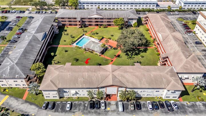 Property Photo:  5300 Washington St H137  FL 33021