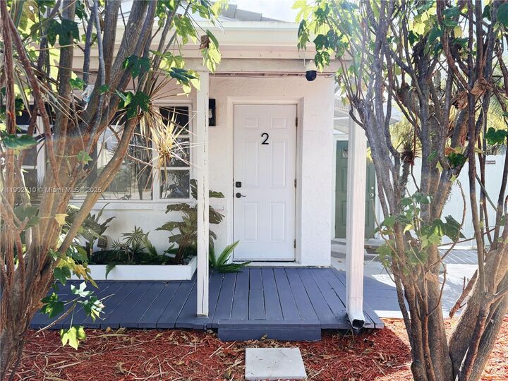 Property Photo:  1726 Thomas St 2  FL 33020