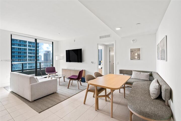 Property Photo: 159 NE 6th St 2405 FL 33132