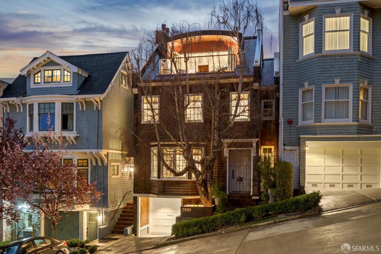 Property Photo:  2550 Baker Street  CA 94123 