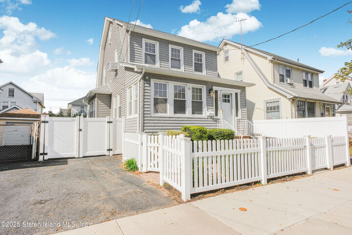 Property Photo:  184 Dickie Avenue  NY 10314