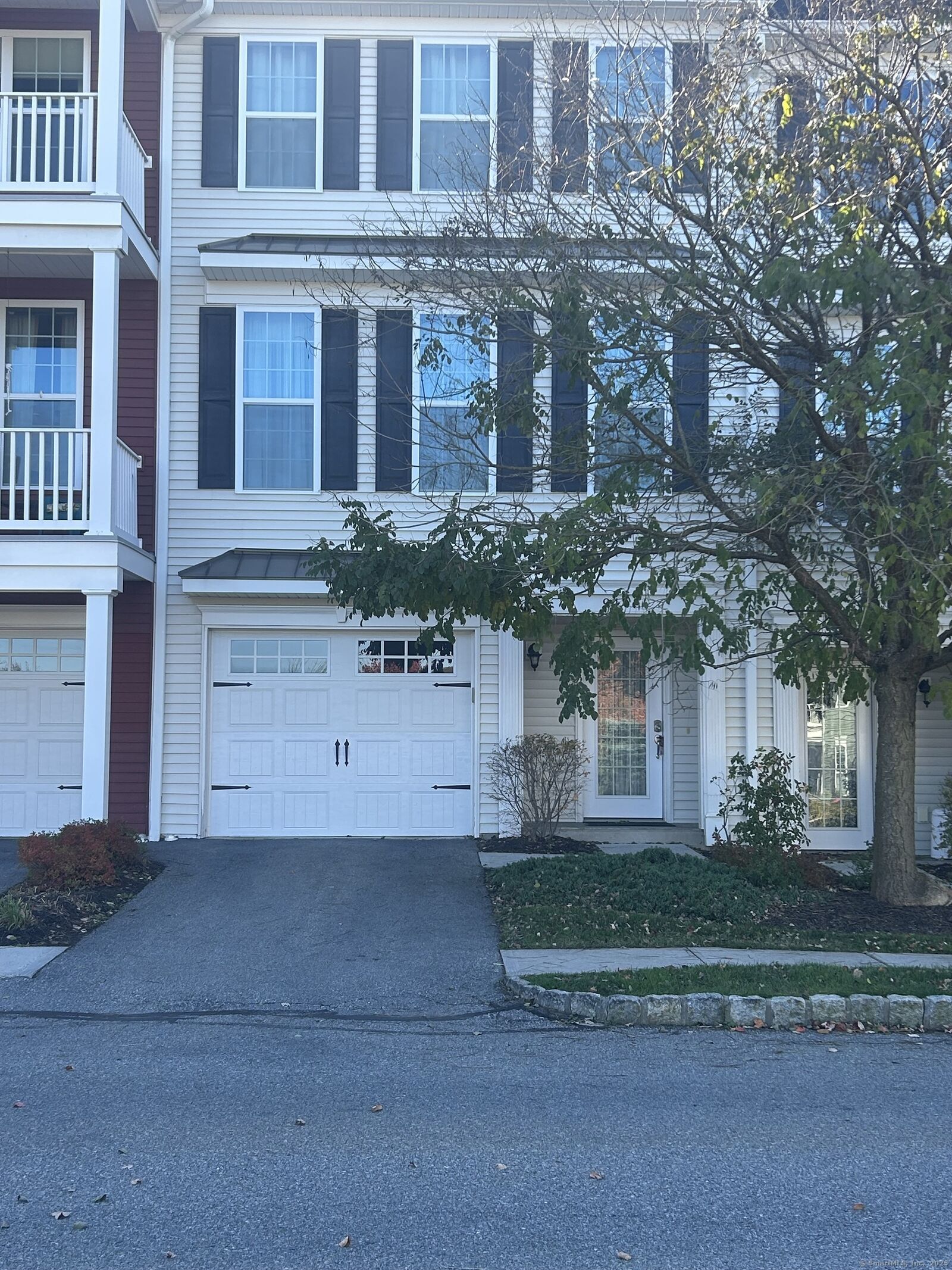 Property Photo:  94 Warrington Round 94  CT 06810 