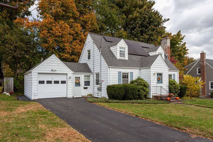 Property Photo:  9 Deepwood Drive  CT 06040