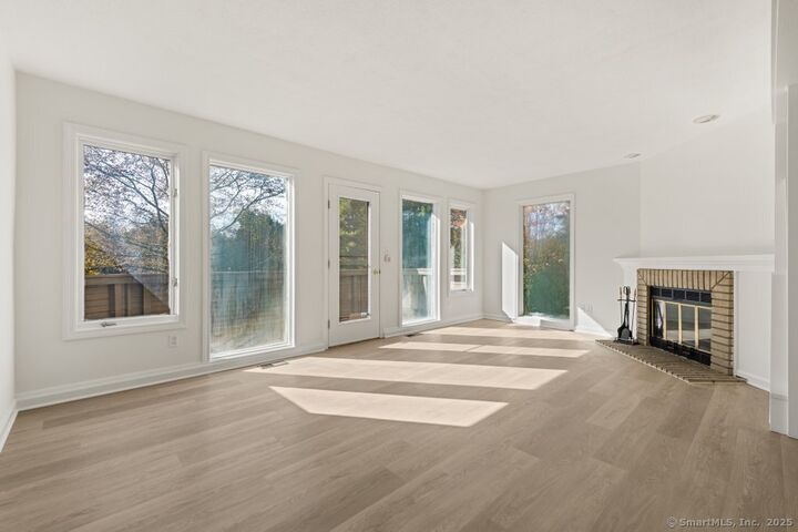 Property Photo:  60 Far View Commons 60  CT 06488