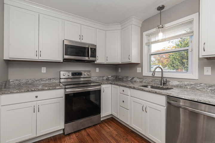 Property Photo:  148 Central Avenue  CT 06516 