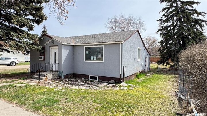Property Photo:  501 2nd Street  SK S0G 2N0 