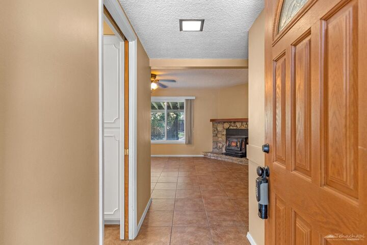 Property Photo:  515 Melrose Court  CA 93561