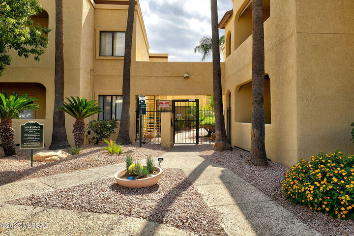 Property Photo:  5500 N Valley View Road 127  AZ 85718