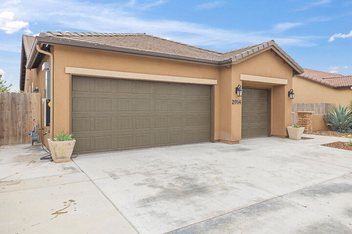 Property Photo: 2914 S Clark Street CA 93292