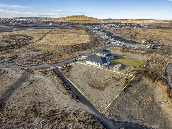 Property Photo:  2850 Sumac Ave  WA 99352