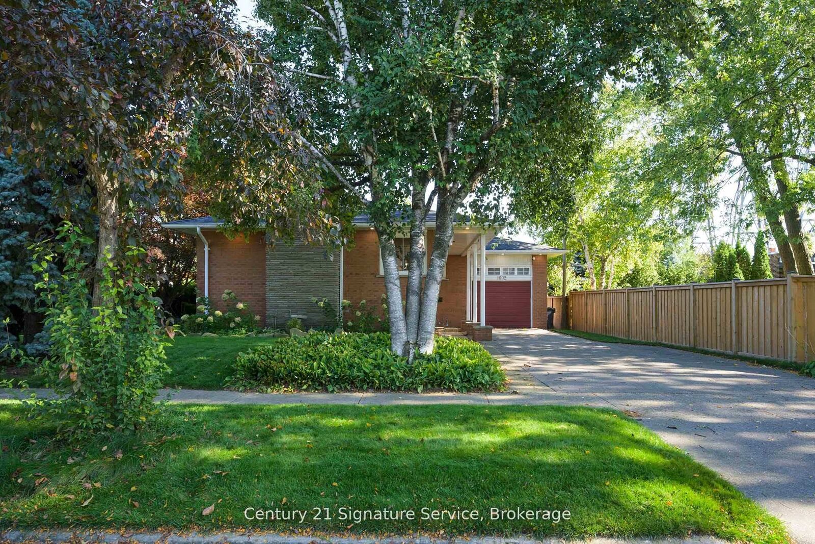 Property Photo:  1602 Carletta Drive  ON L4X 1E5 