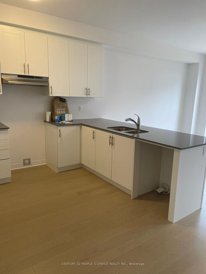 Photo de la propriété:  937 Douro Street  ON N5A 0M3