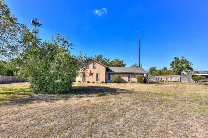 Property Photo: 118 Oak Ridge Circle TX 78628