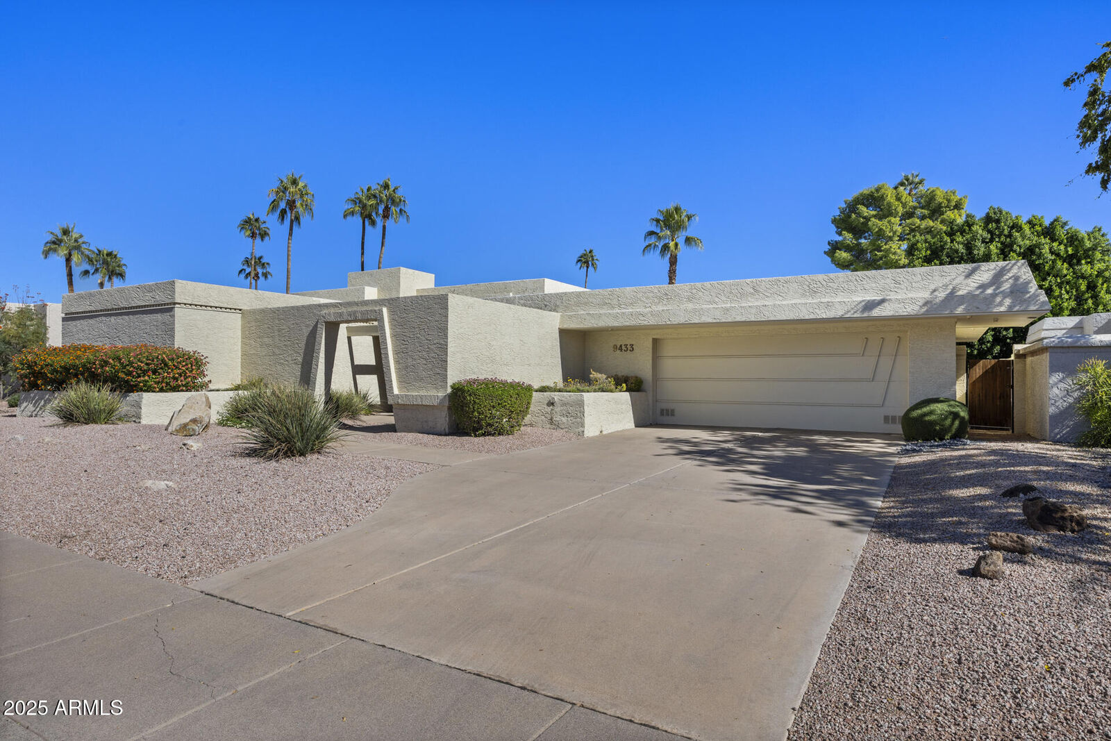 Property Photo:  9433 N 80th Place  AZ 85258