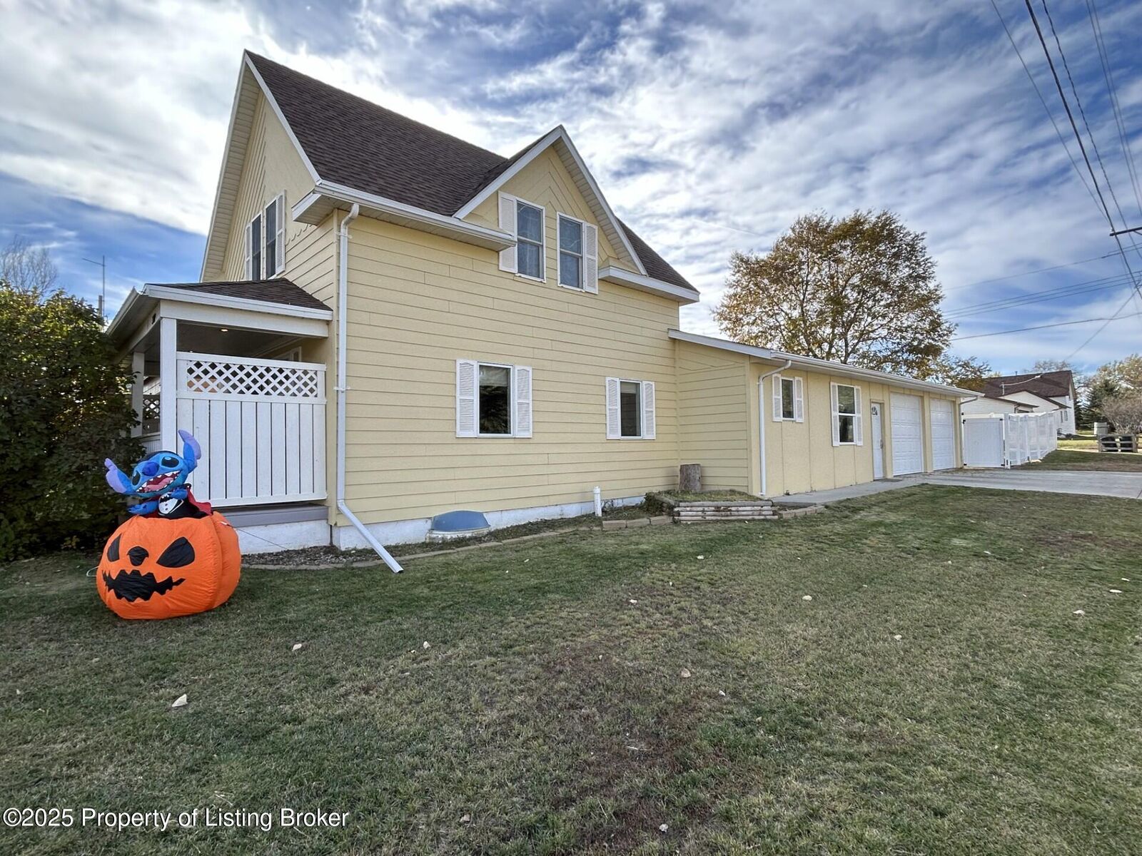 Property Photo:  302 4th Avenue SW  ND 58623