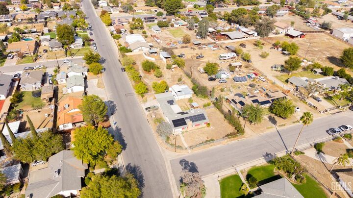 Property Photo: 2802 El Berrendo Avenue CA 93304