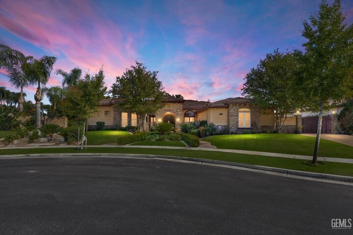 204 Somerford Court  Bakersfield CA 93312 photo