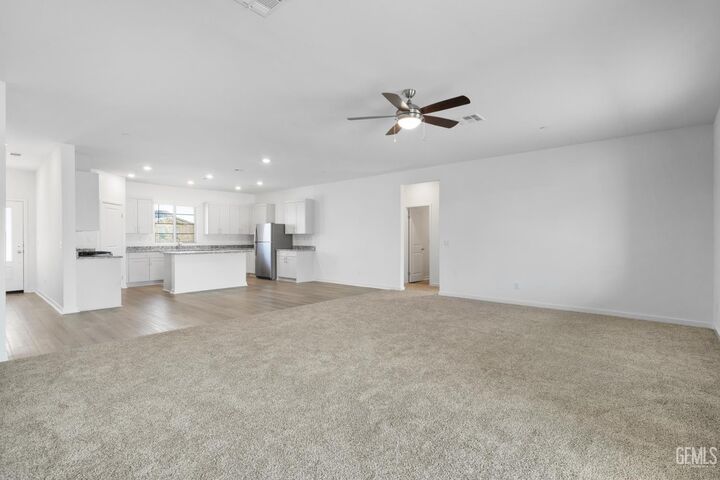 Property Photo: 8200 Baldivia Court CA 93306