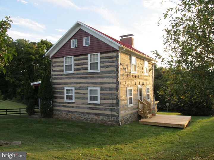 Property Photo: 39038 Rickard Road VA 20180