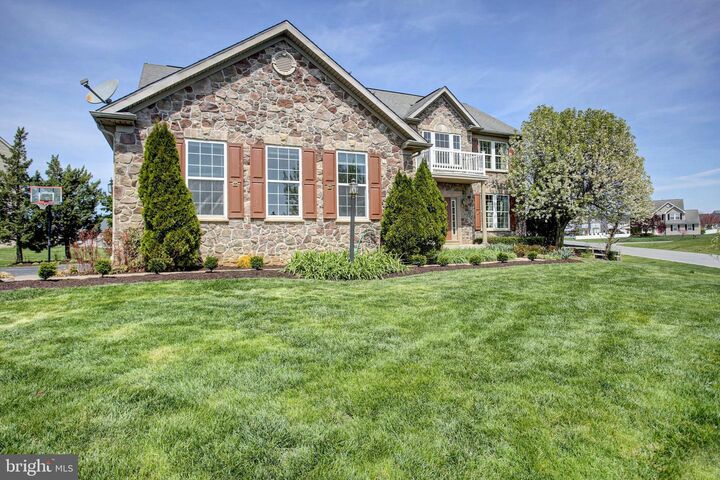 Property Photo:  1223 E Pebblebrook Drive  PA 17225 