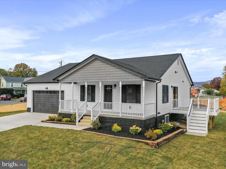 Property Photo: 602 W Spring Street VA 22664