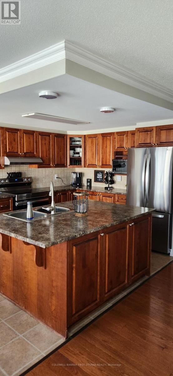 Property Photo: 33 St Alexi Walk East ON K4A 0H2