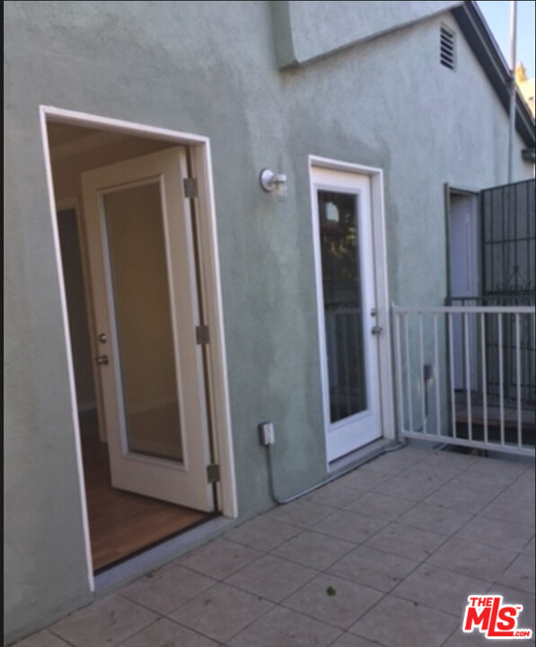 Property Photo:  1516 Talmadge St  CA 90027 