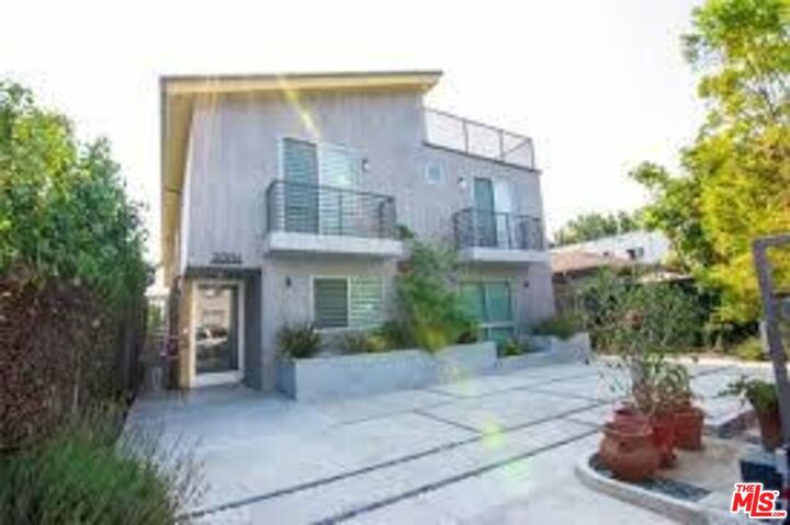 Property Photo: 2006 S Corning St CA 90034