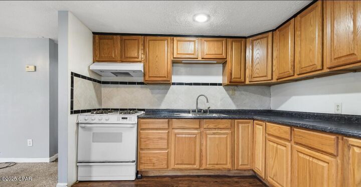 Property Photo: 1622 E 9th Court FL 32401