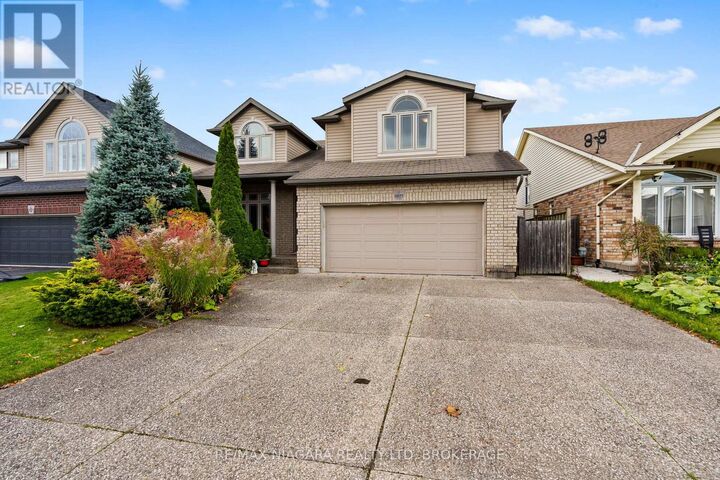 Property Photo: 6877 Courtney Crescent ON L2H 0A3