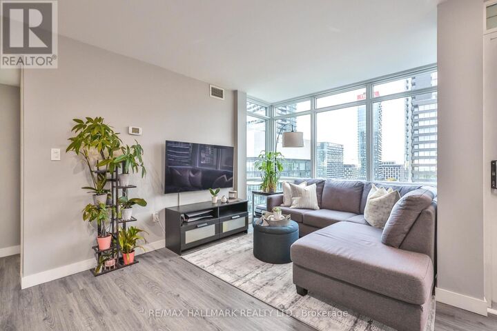 Property Photo:  15 Fort York Boulevard 2503  ON M5V 3Y4 