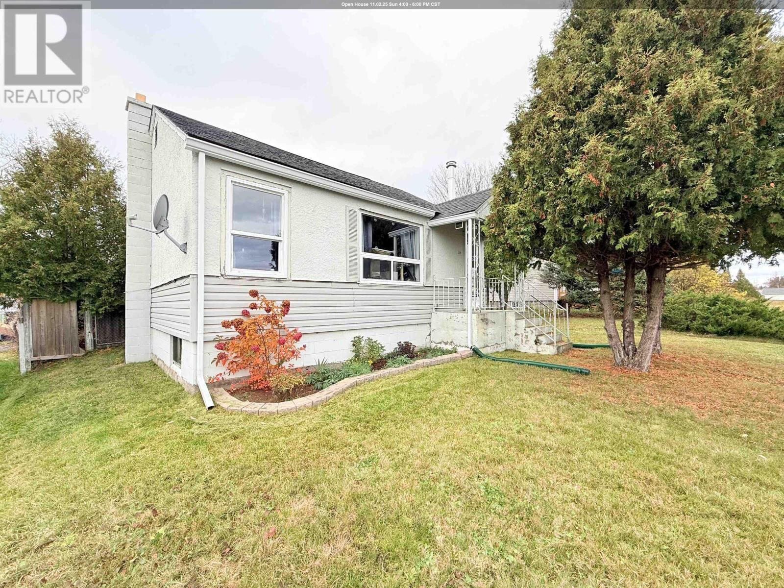 Property Photo:  37 Second Ave N  ON P8T 1H2